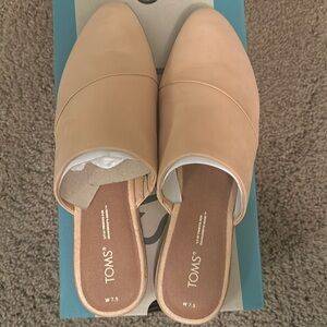 Tom’s Jade mules/ slides